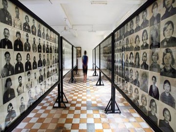 Historical Phnom Penh Small Day Tour, including Genocide Museum and Killing Fields